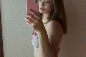 Sexy blonde escorts in Delhi